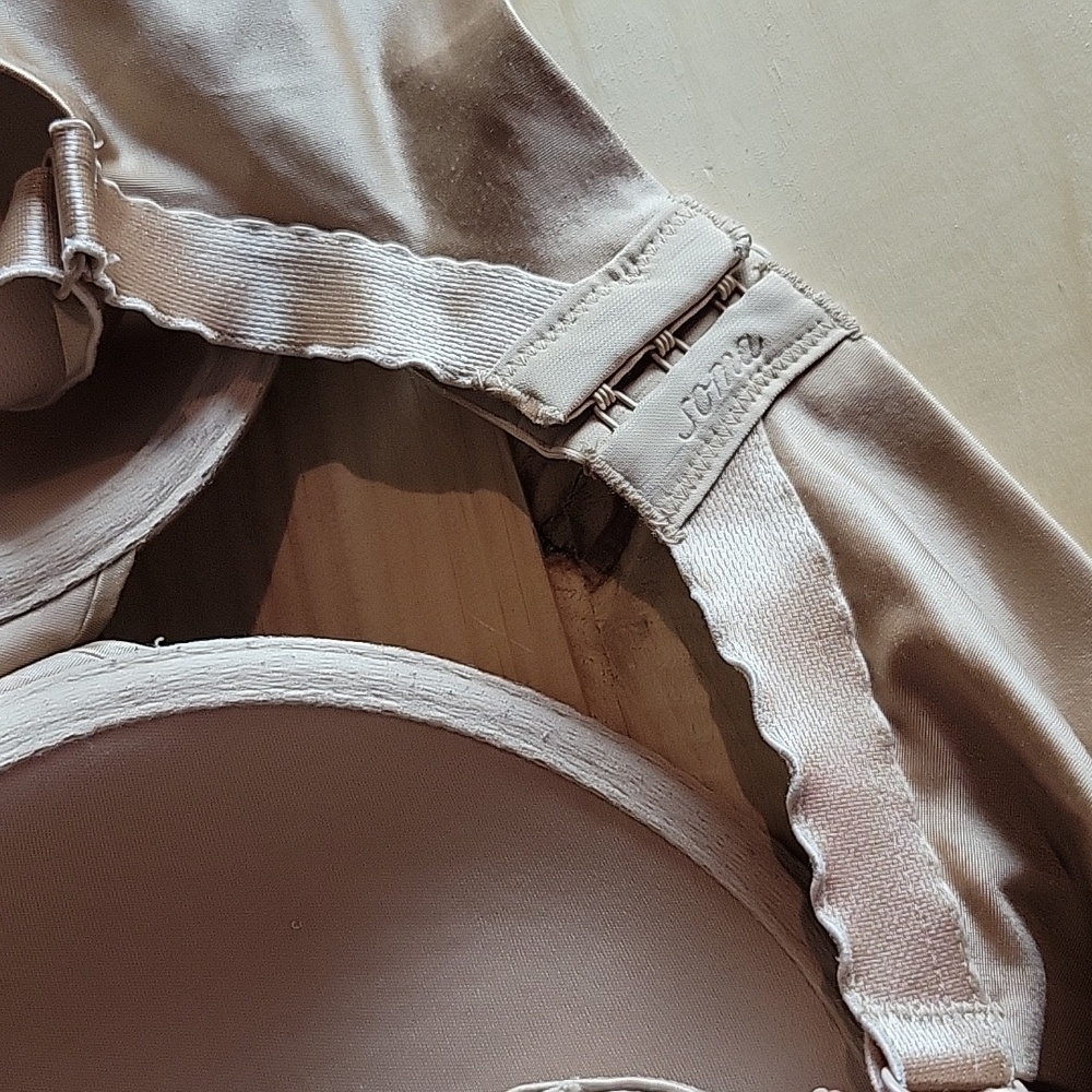 Full Coverage Neutral Bra - Picture 4 of 9